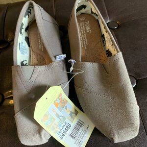 Gray Toms